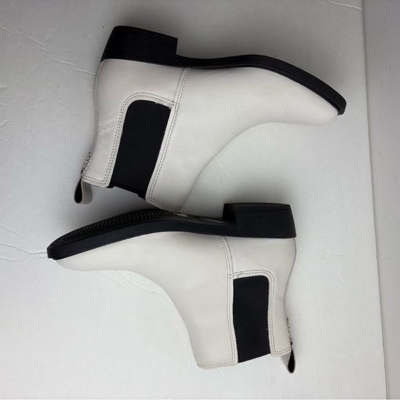 Ugg Women's Emmeth White Leather Almond Toe Pull On Chelsea Boot Size 7.5 - Picture 5 of 8